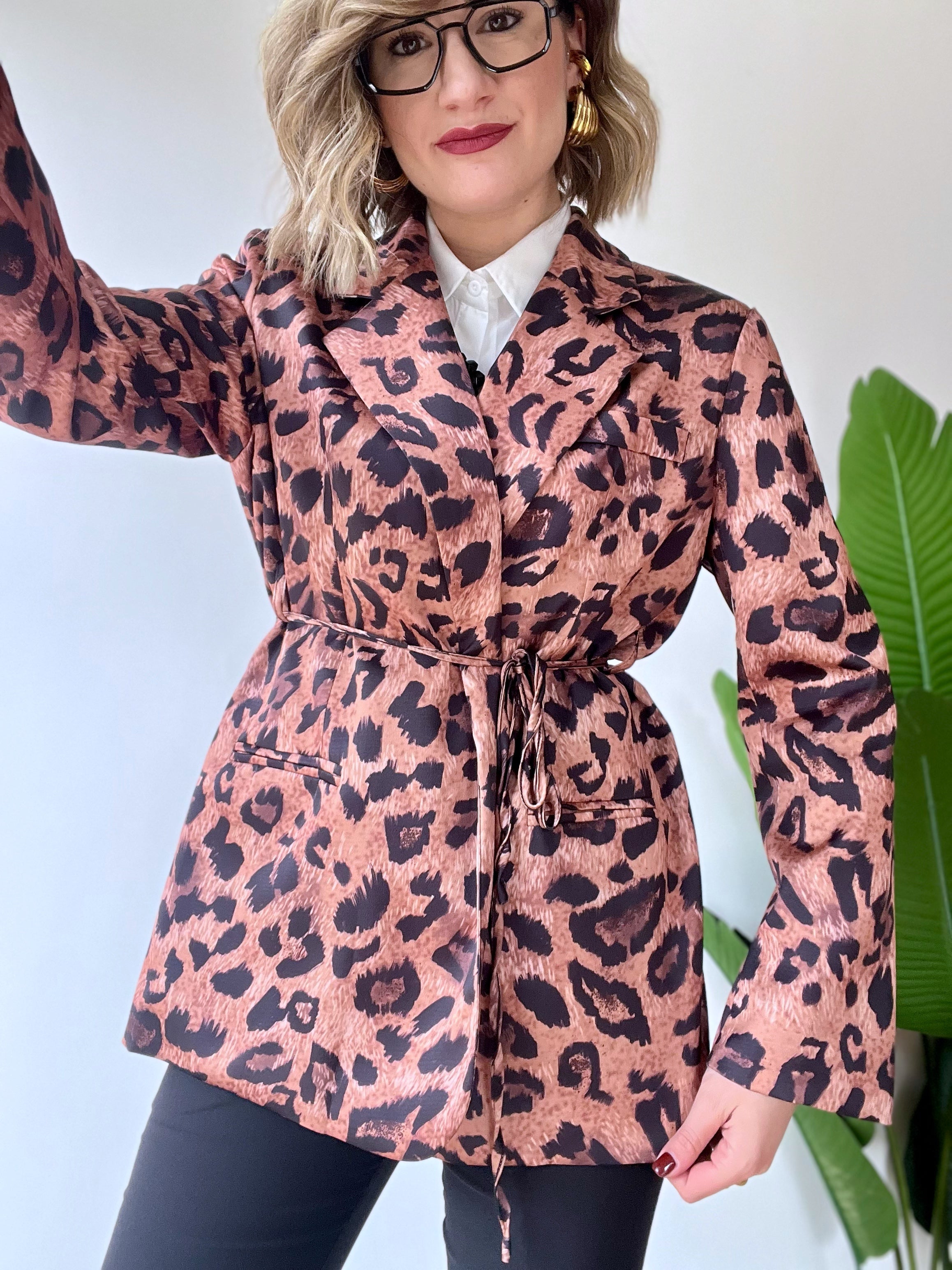 Blazer animalier con cinturino