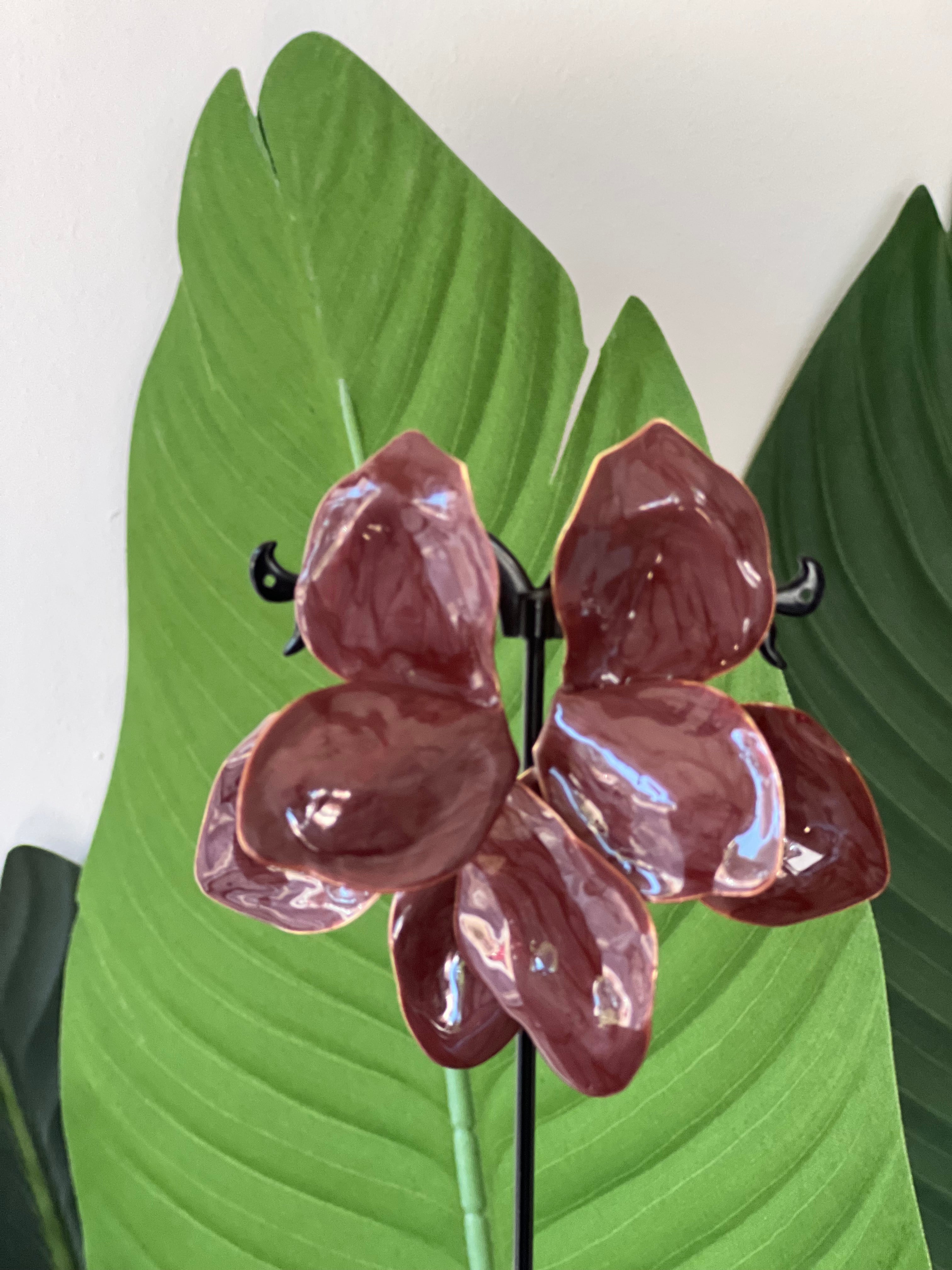 Orecchino fiore marrone