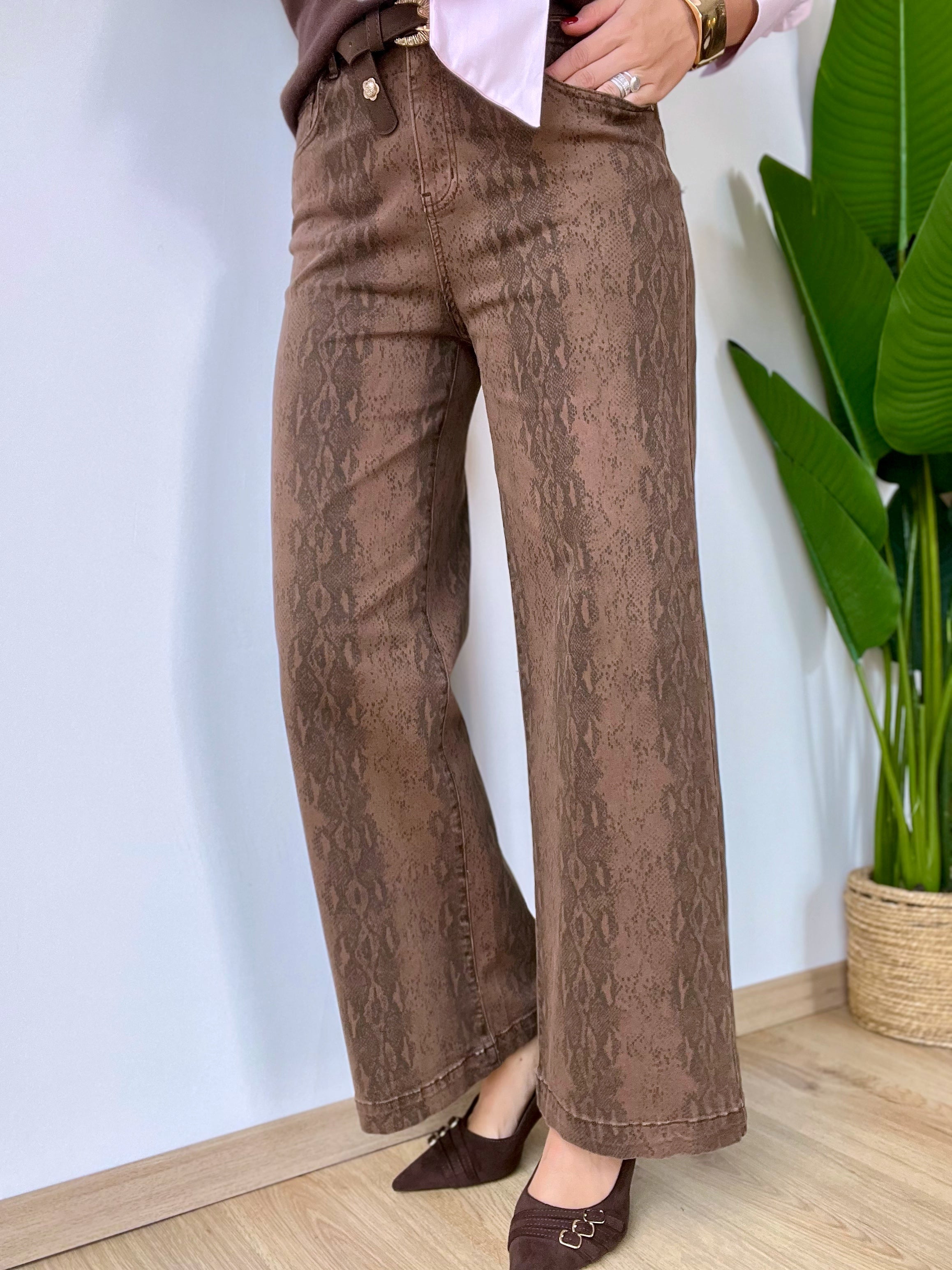 Jeans marrone effetto pitonato