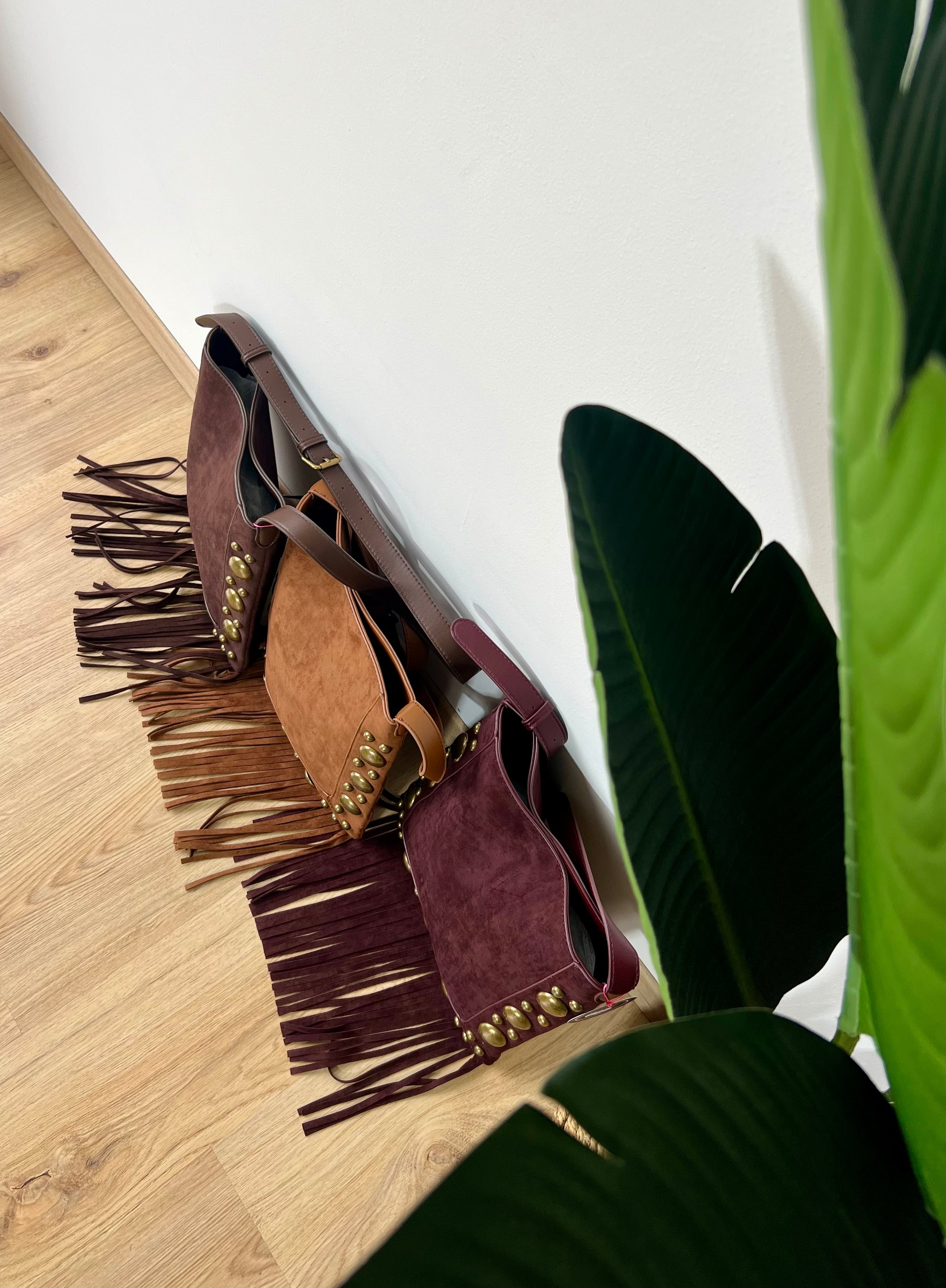 Tracolla con frange e borchie oro