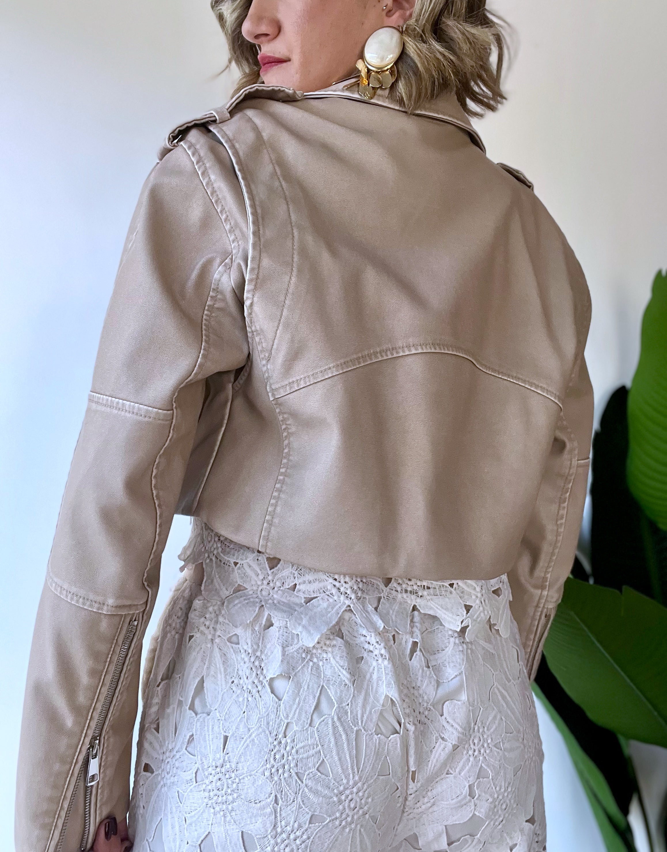 Chiodo beige corto