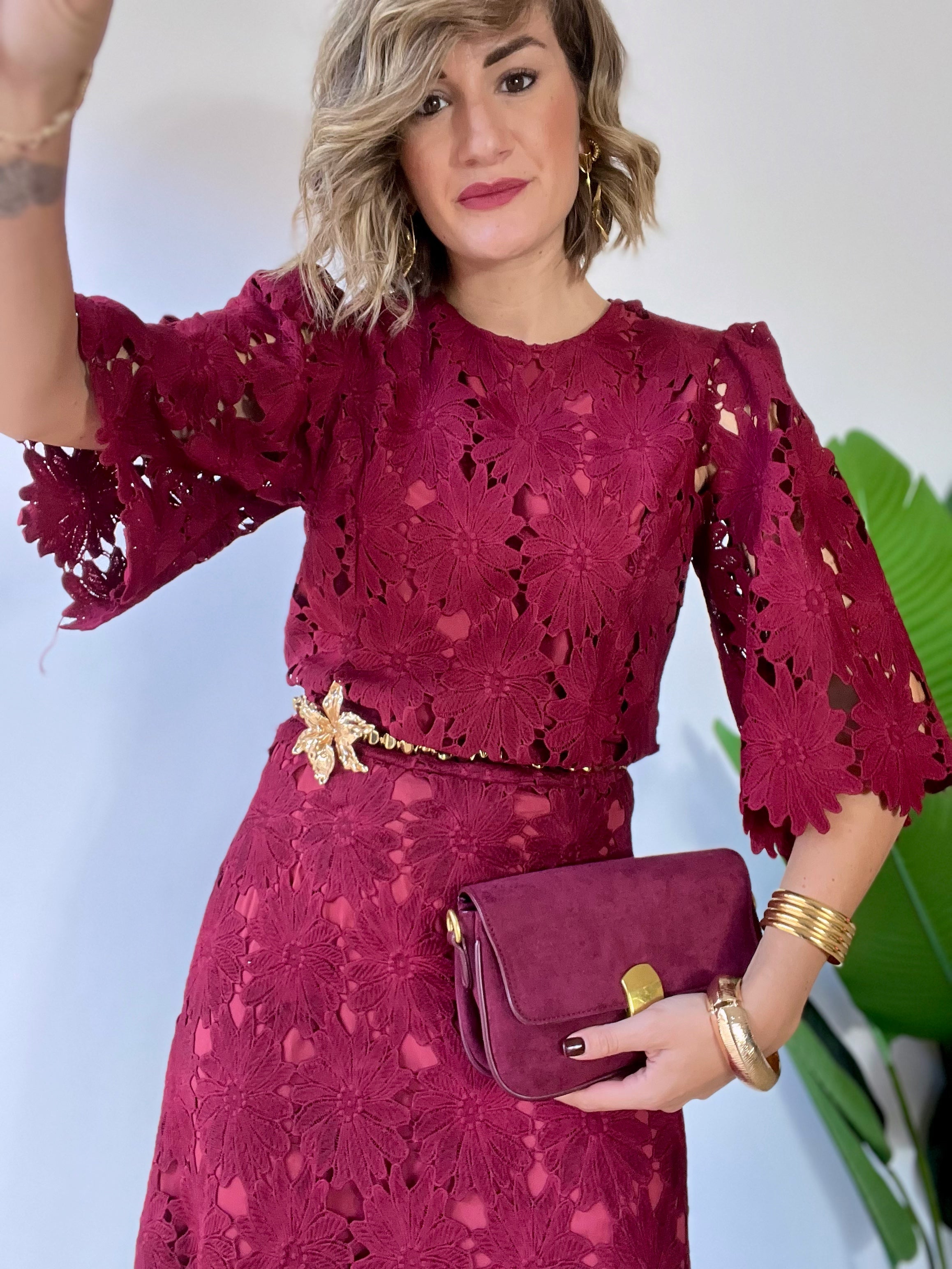 Coordinato in pizzo bordeaux con gonna