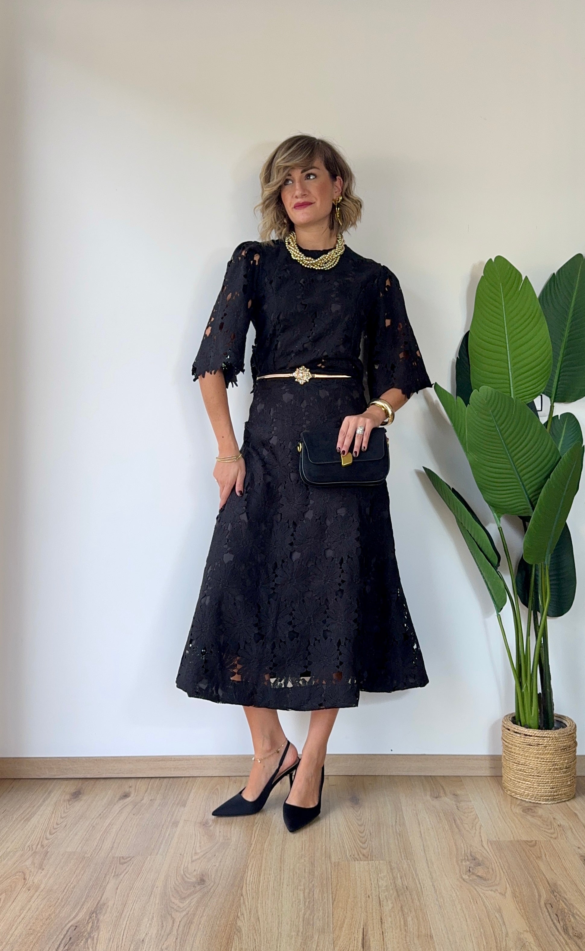 Coordinato in pizzo nero con gonna