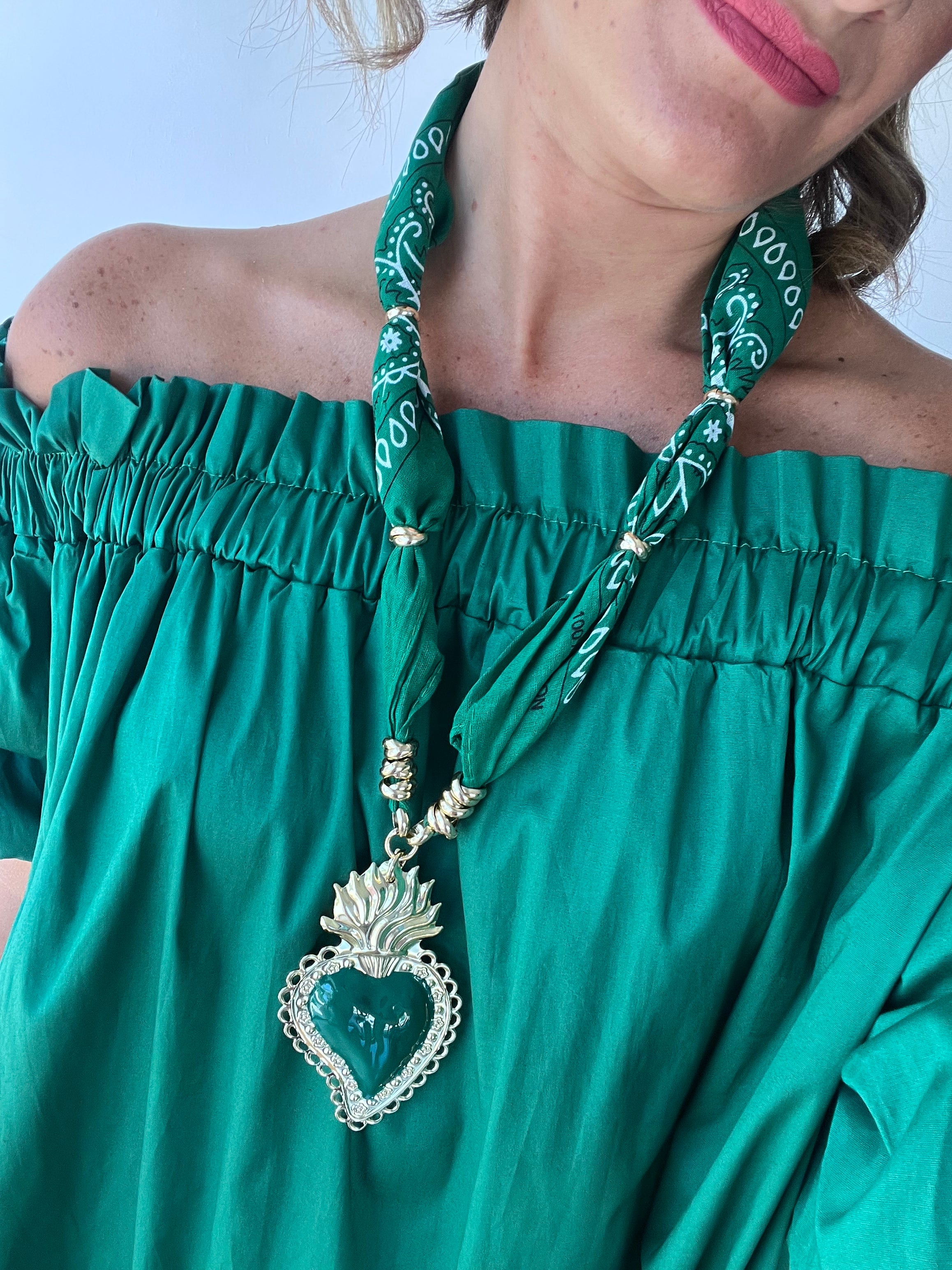 Collana lunga bandana con cuore sacro