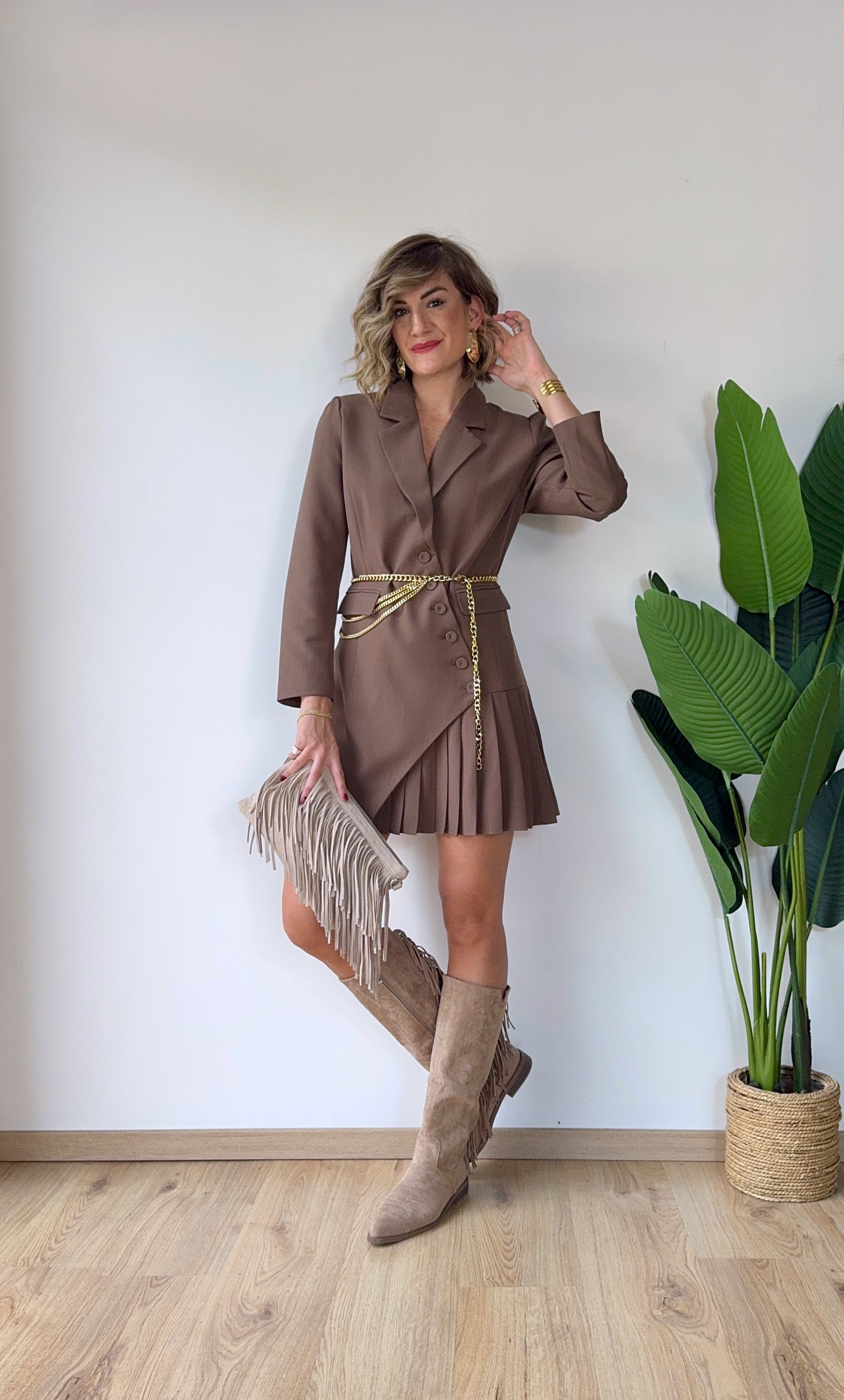 Abito giacca con finta gonna plissettata