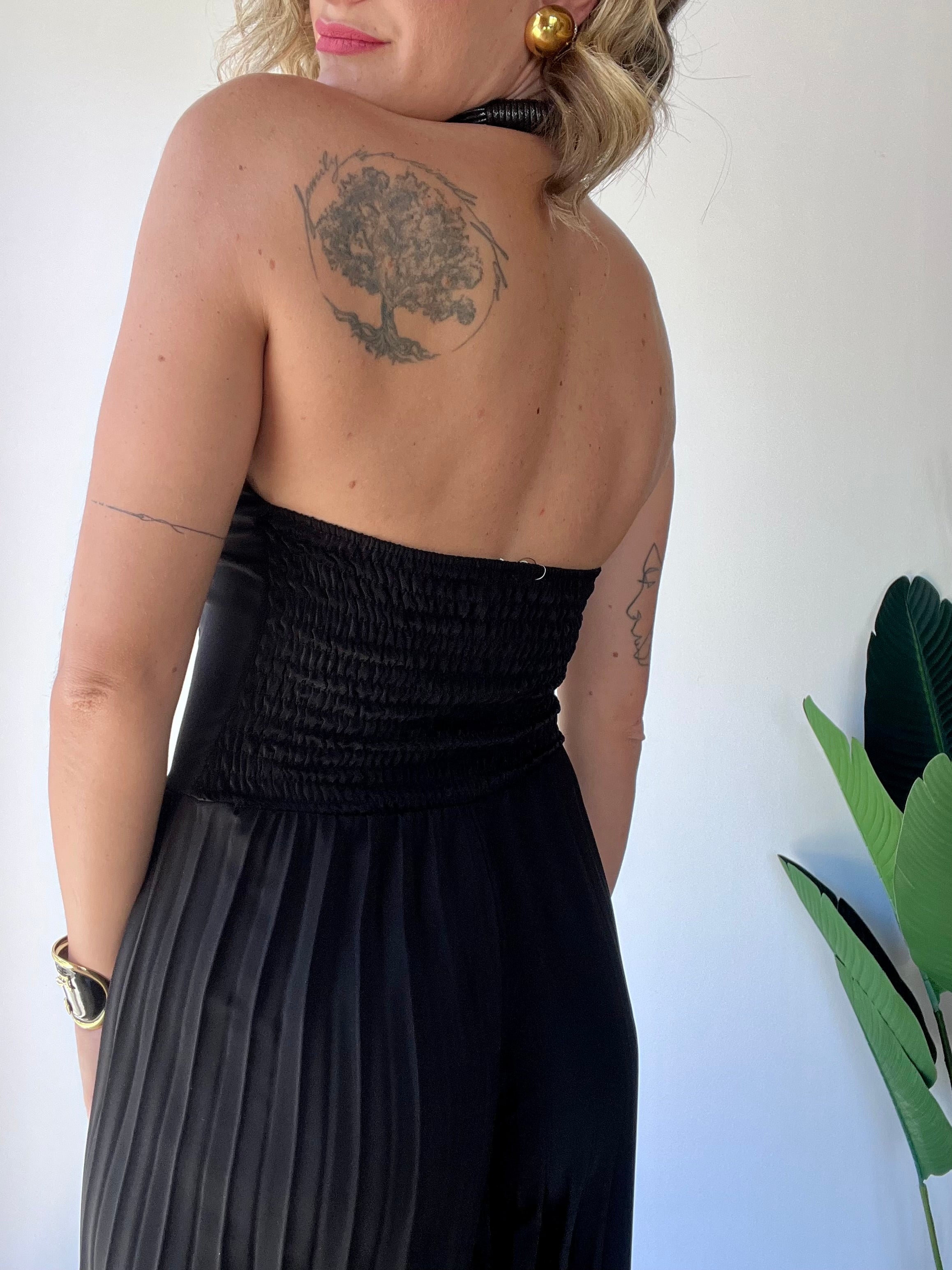 Tutone con pantalone plissettato nero