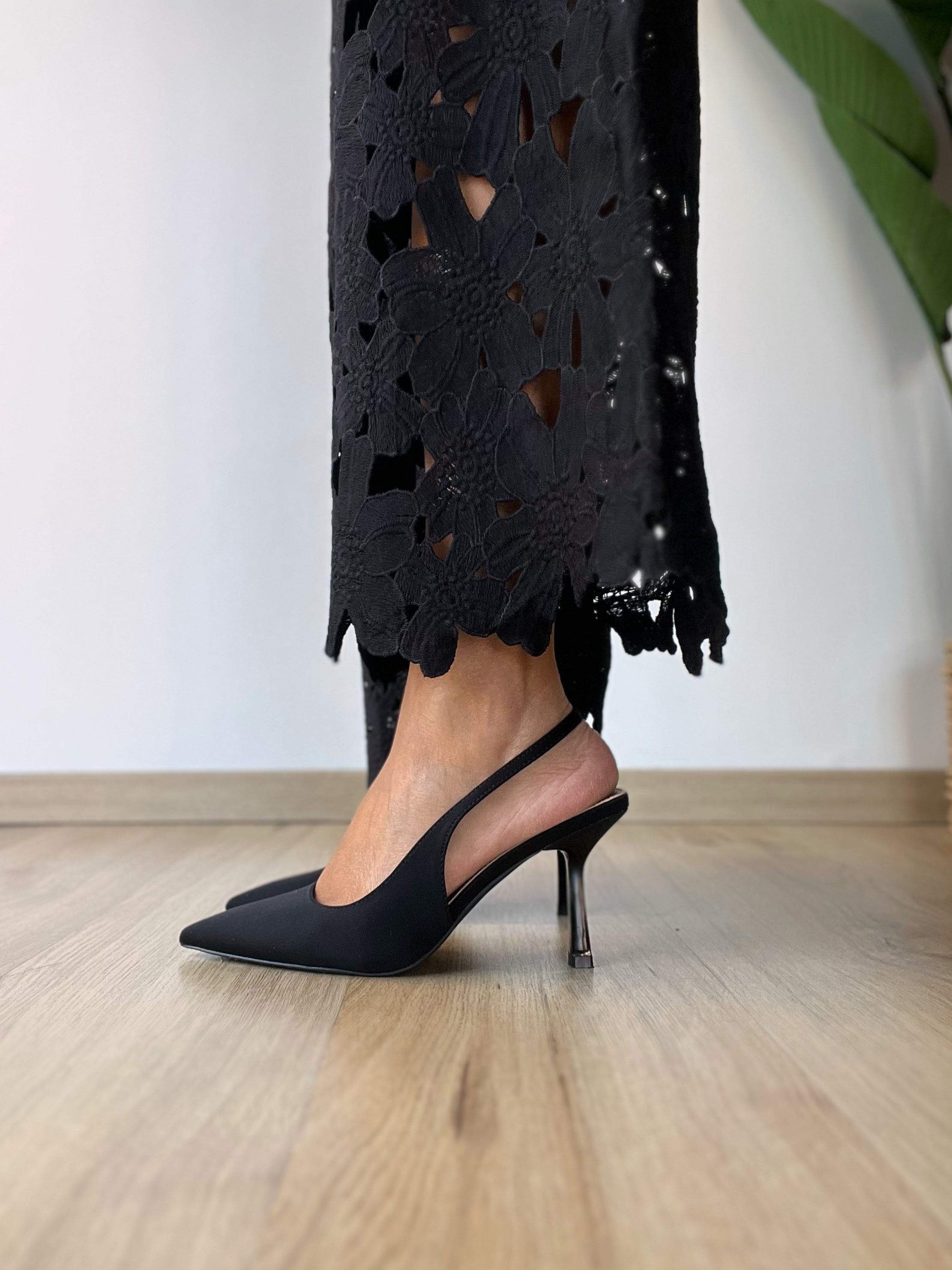 Décolleté in tessuto nero