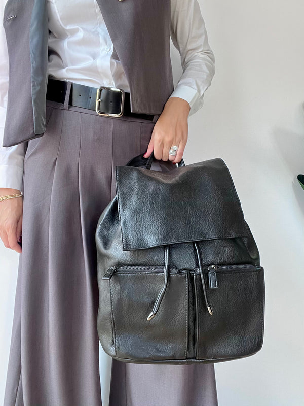 Zaino in ecopelle con tasche