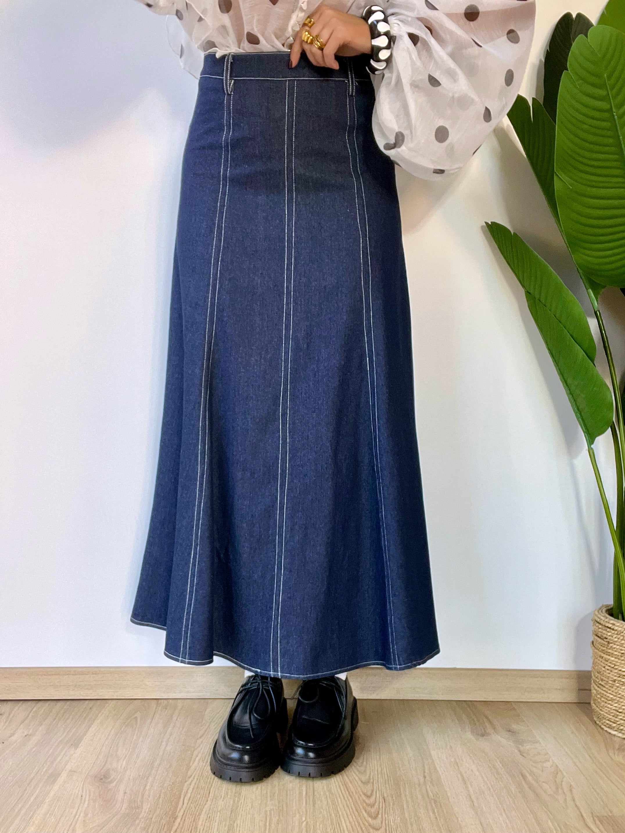 Gonna lunga in denim a ruota nella parte finale