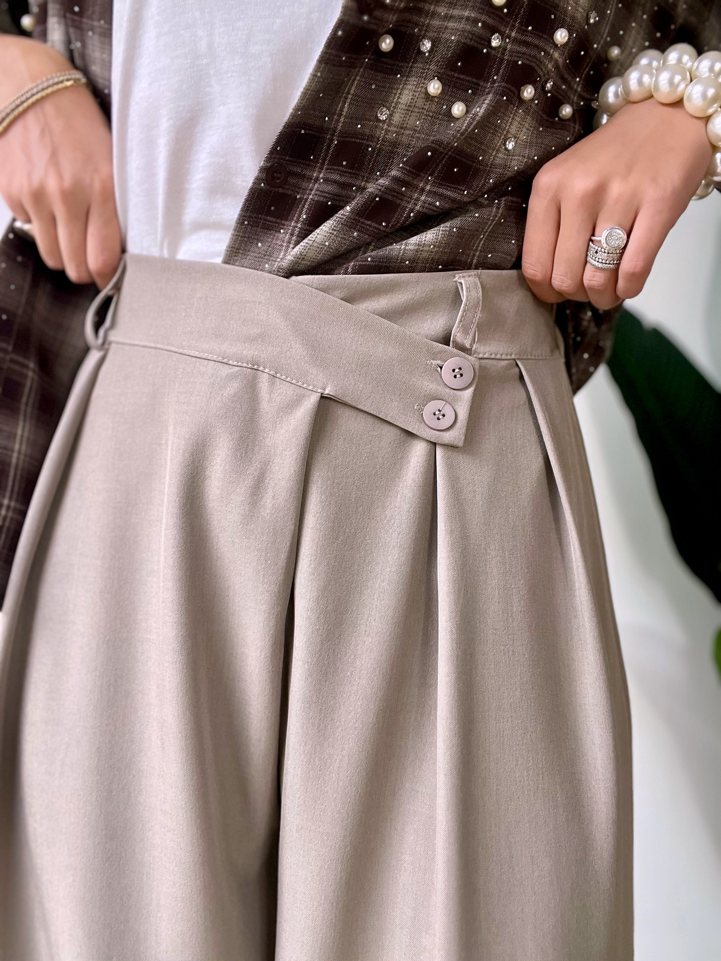 Panta palazzo con chiusura assimetrica grigio