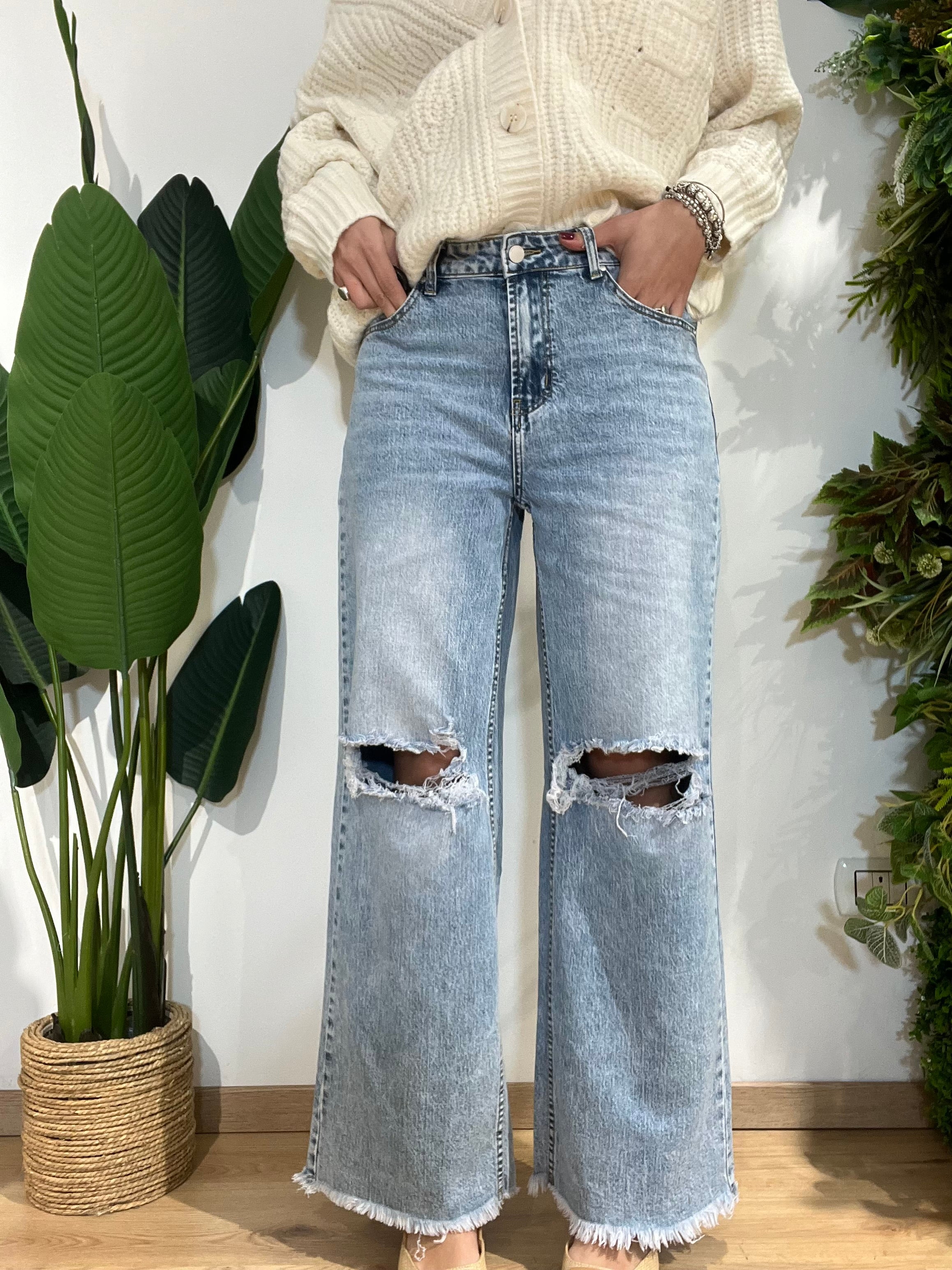 Jeans a palazzo lavaggio chiaro con strappi