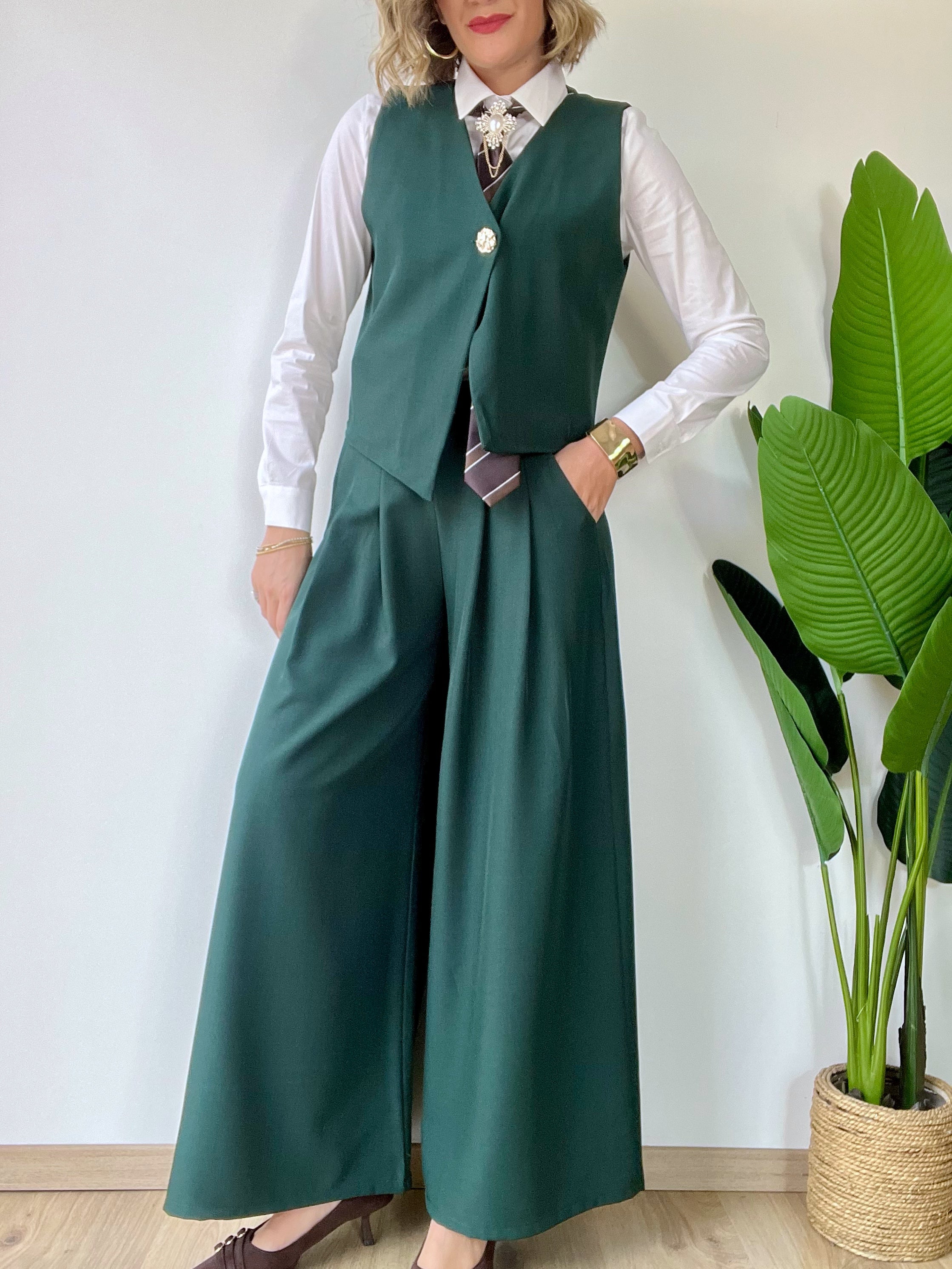 Tailleur Verdone con gilet e pantalone largo