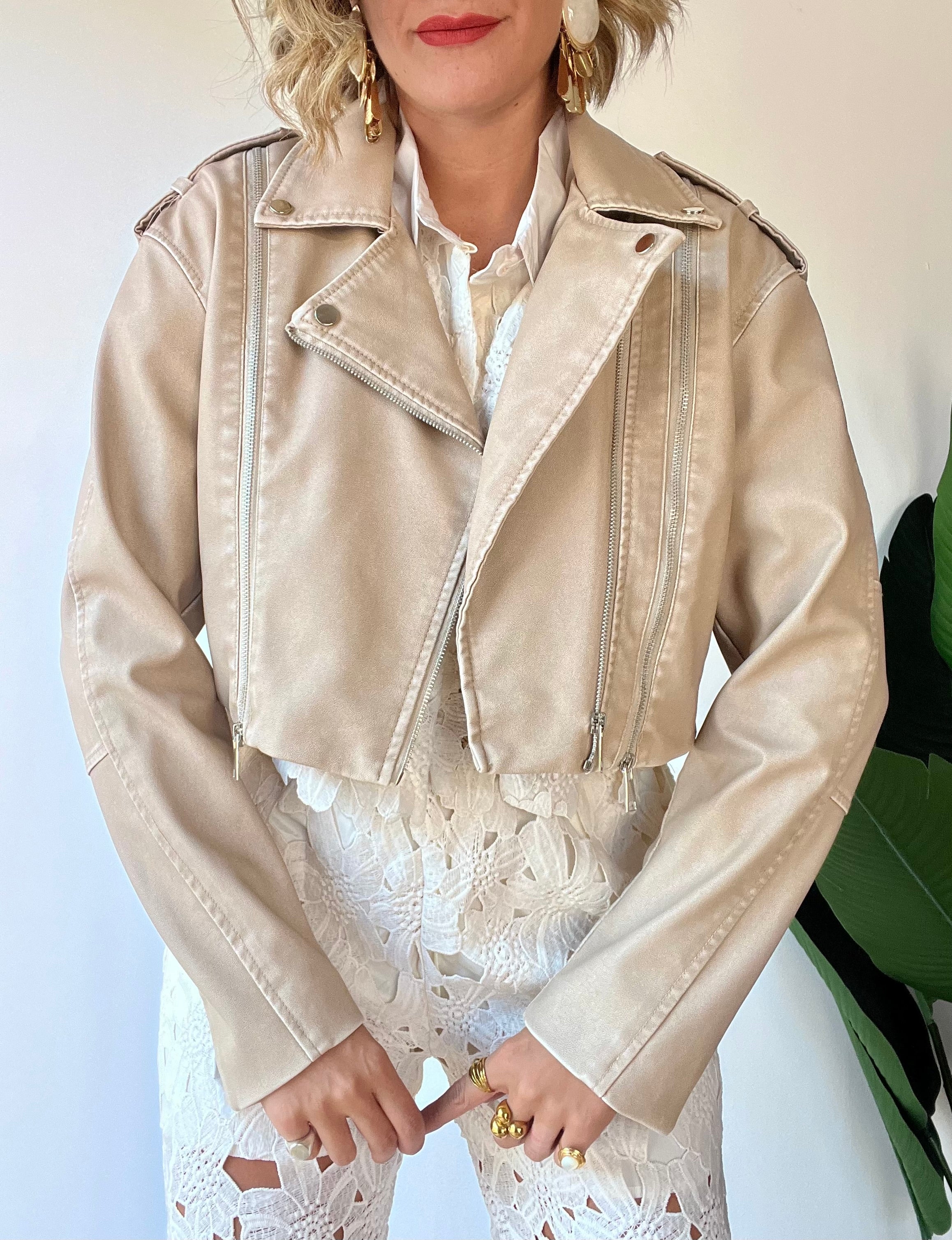 Chiodo beige corto