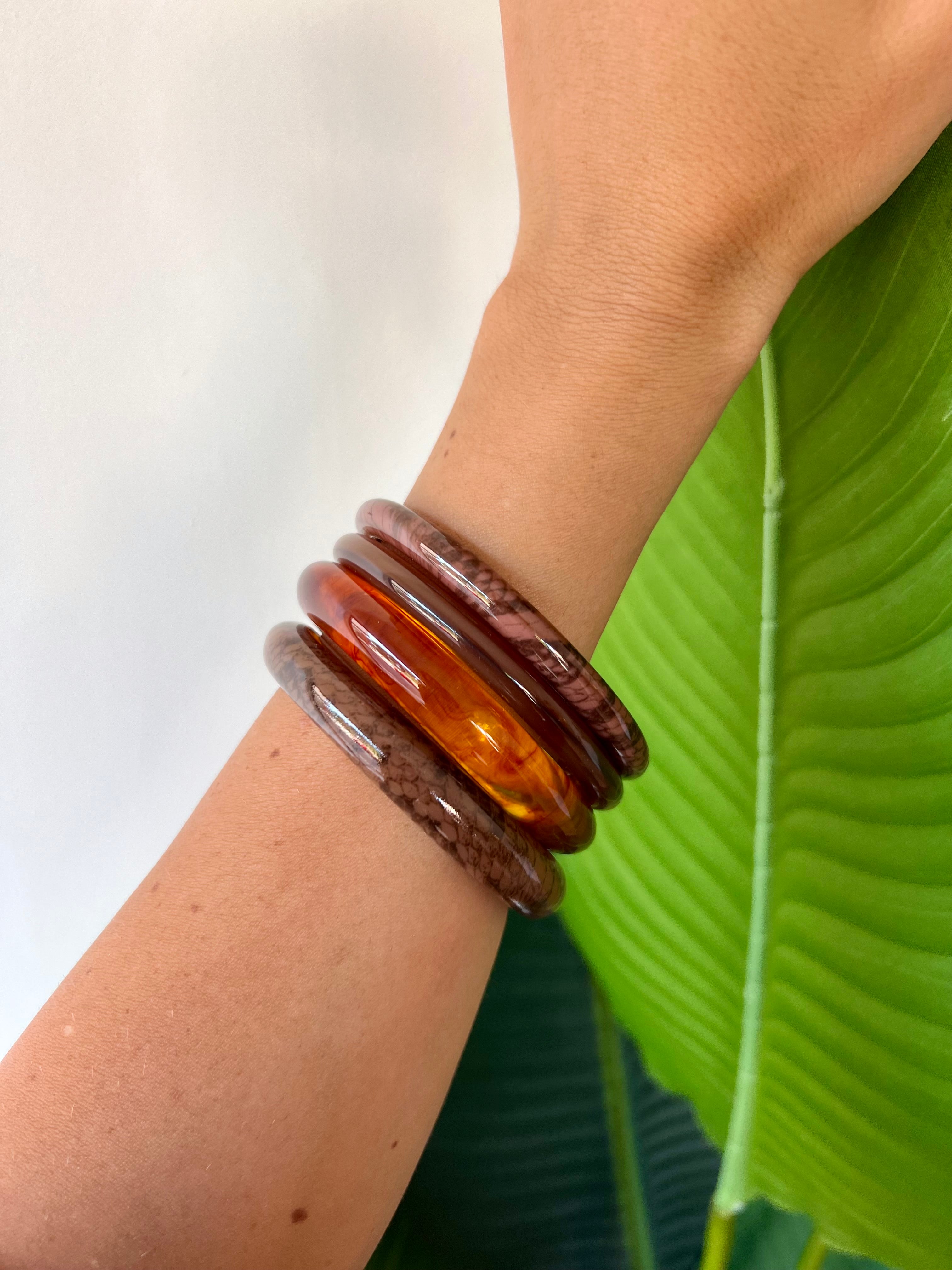 Set di bracciali rigidi pitonati marrone