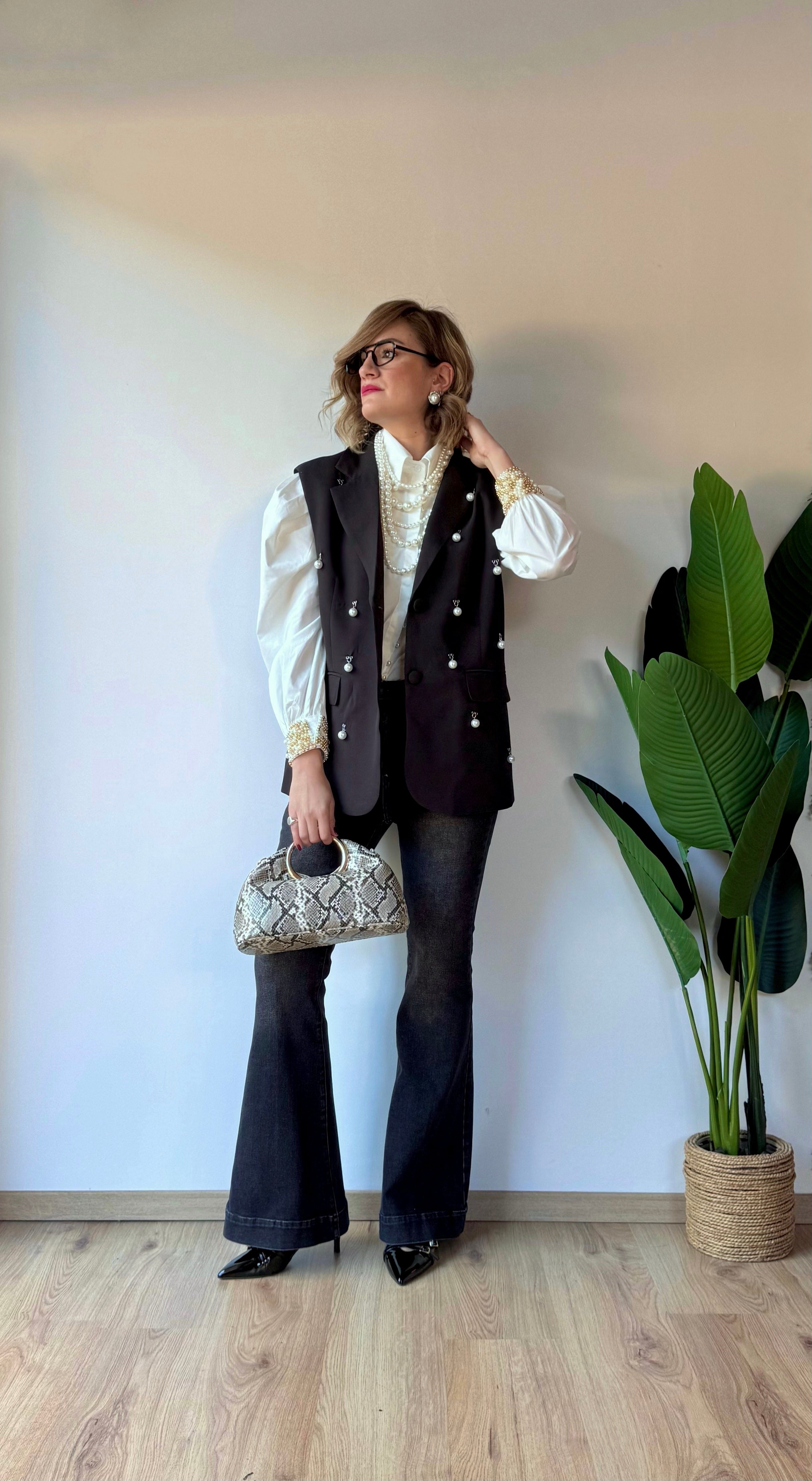 Camicia con maniche a palloncino e polsi con perle