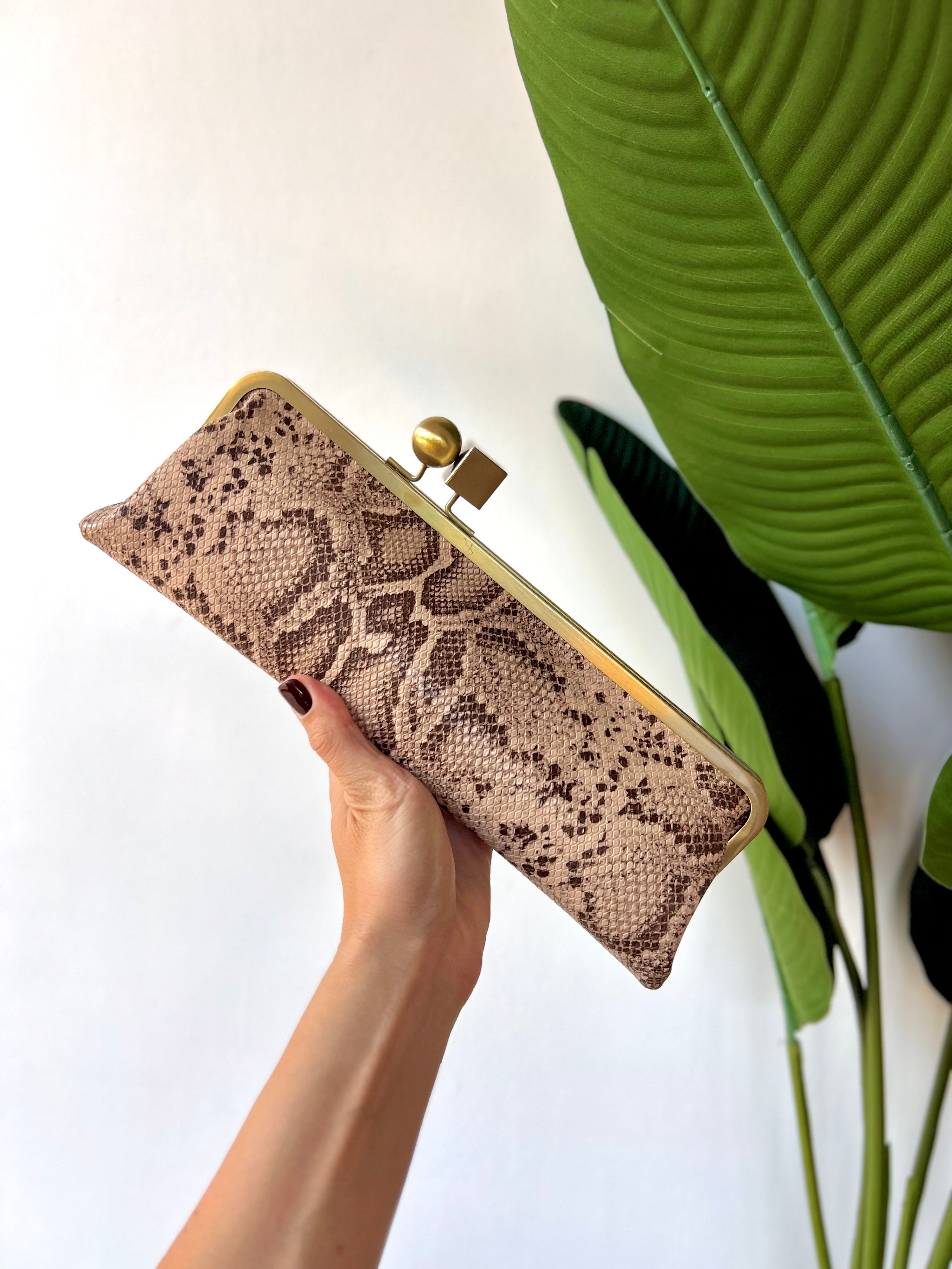 Pochette a baguette con manico oro