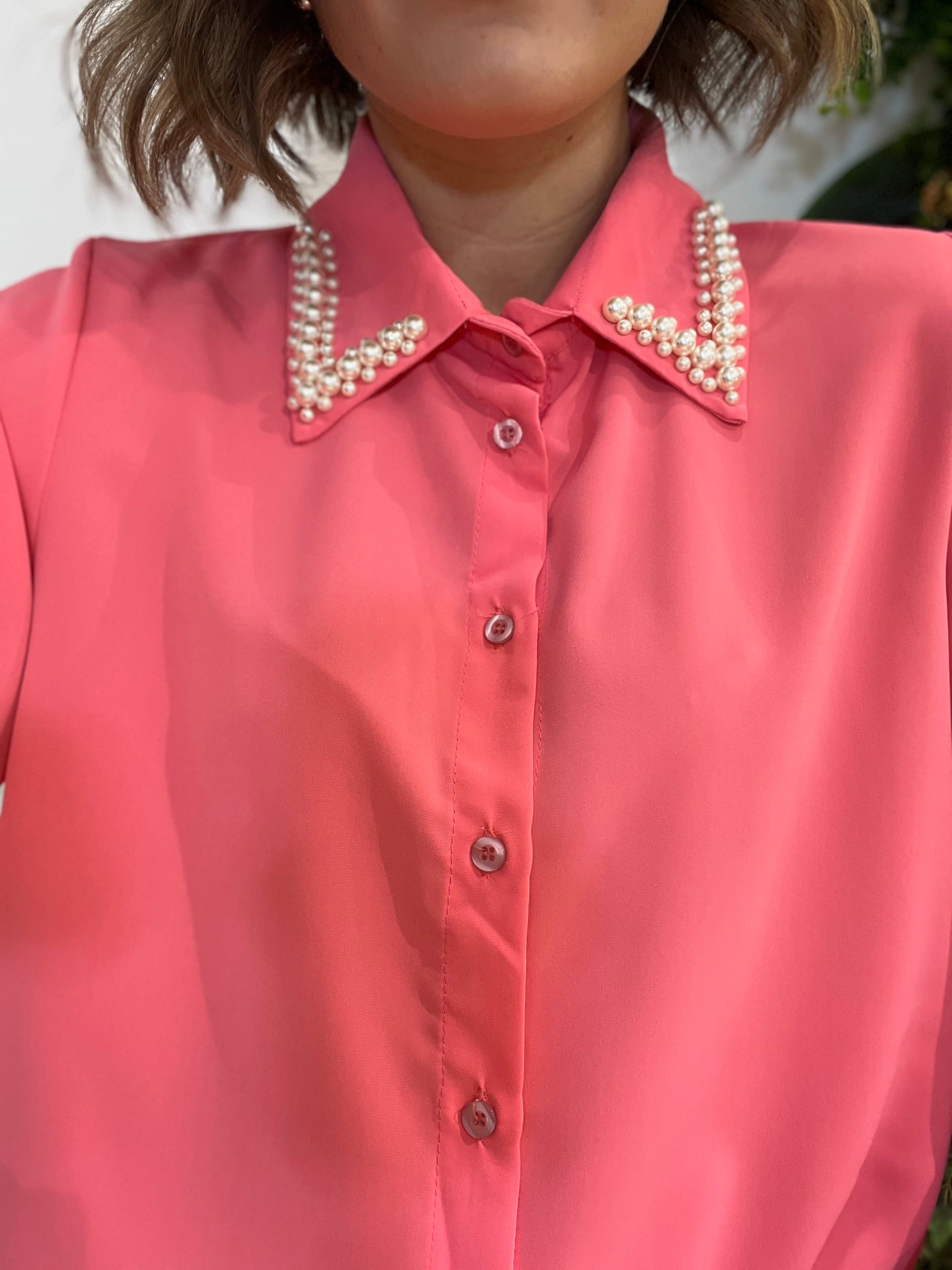 Camicia con collo di perle