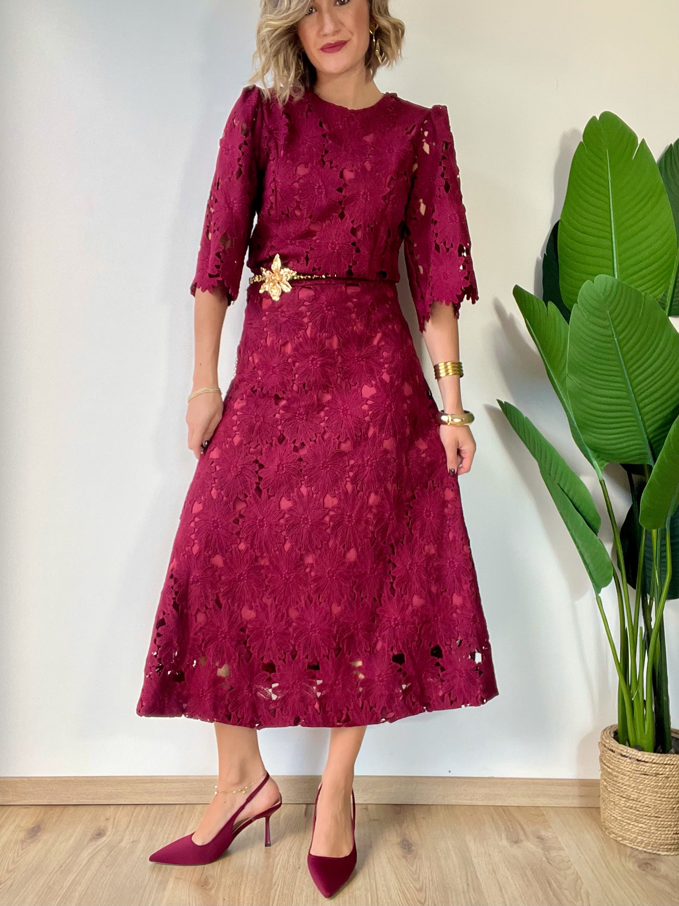 Coordinato in pizzo bordeaux con gonna