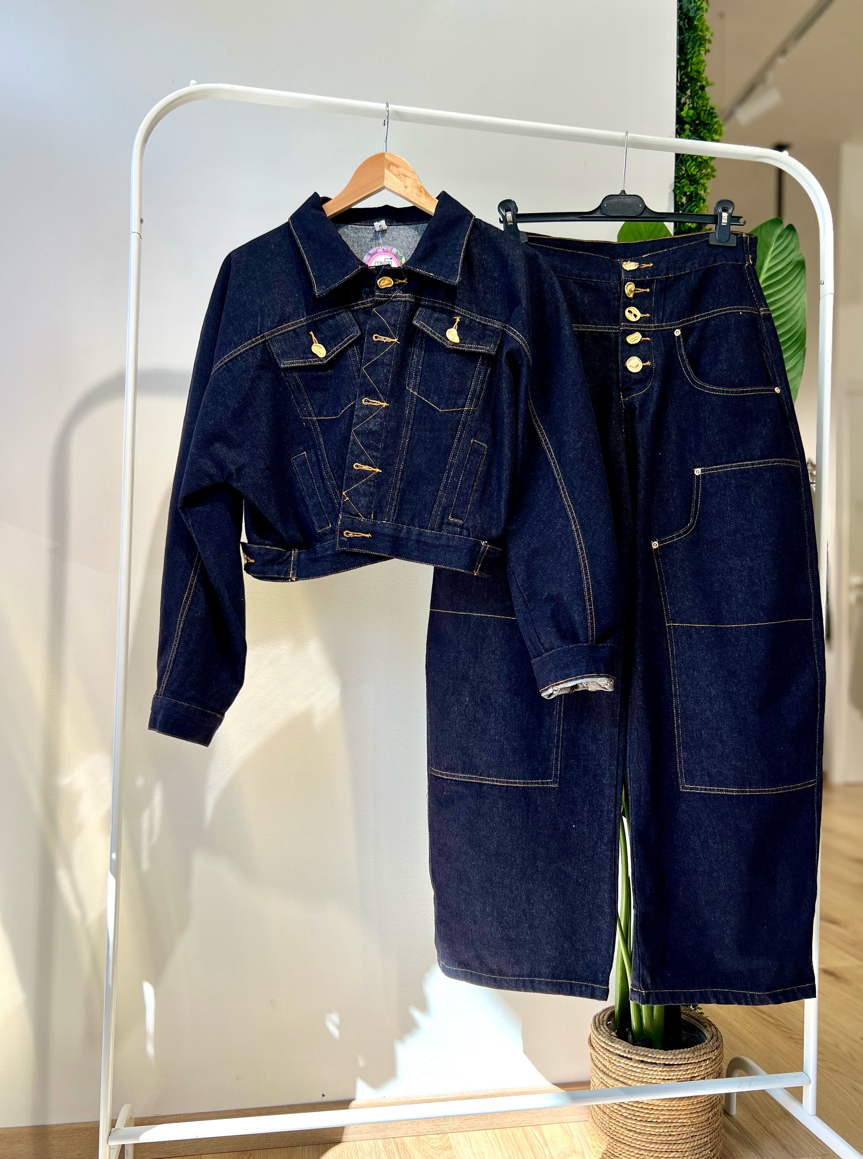 Giubbotto in denim con maniche a pallino