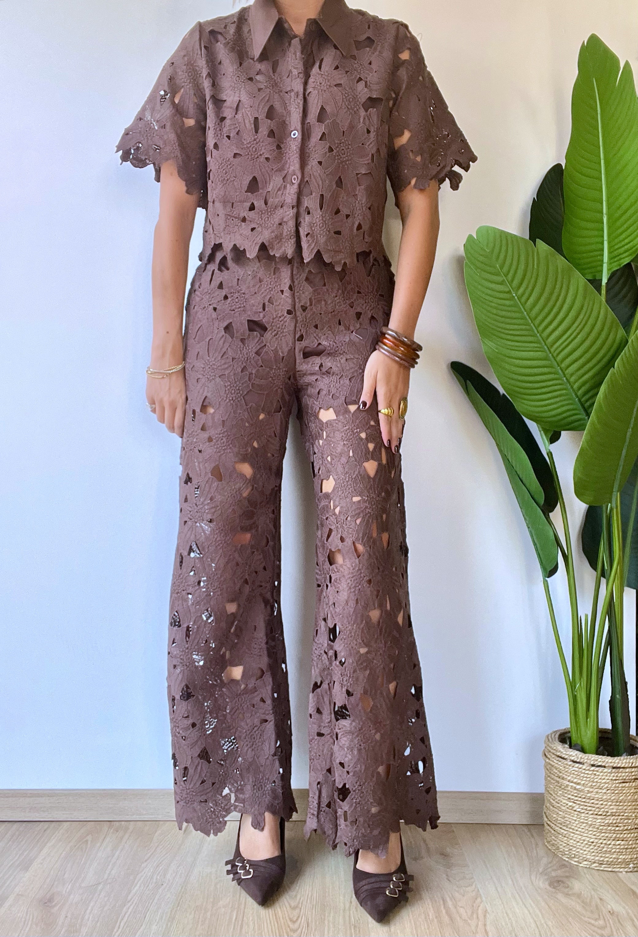 Coordinato con pantalone in pizzo marrone