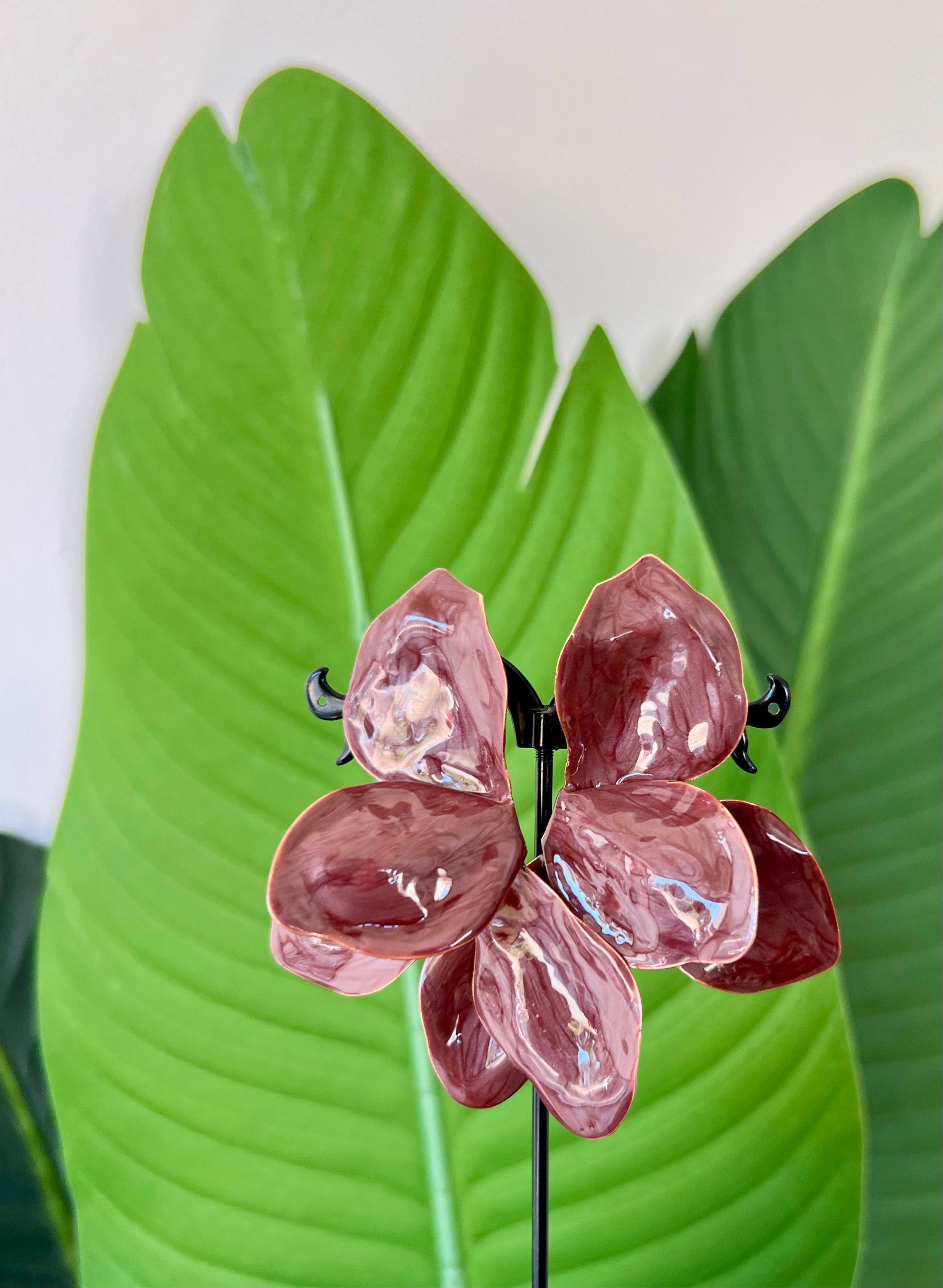 Orecchino fiore marrone
