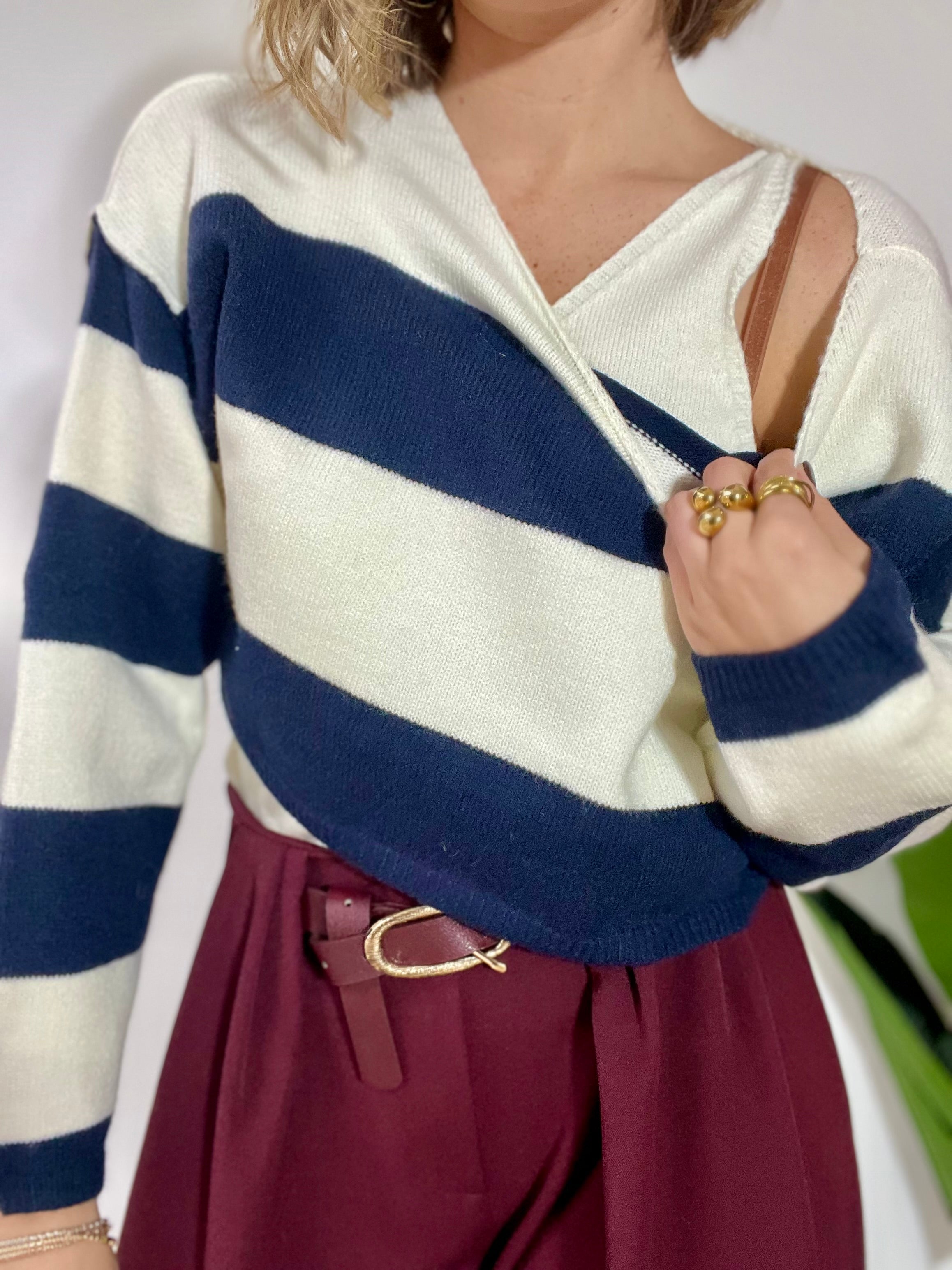 Maglioncino crop rigato blu con canotta