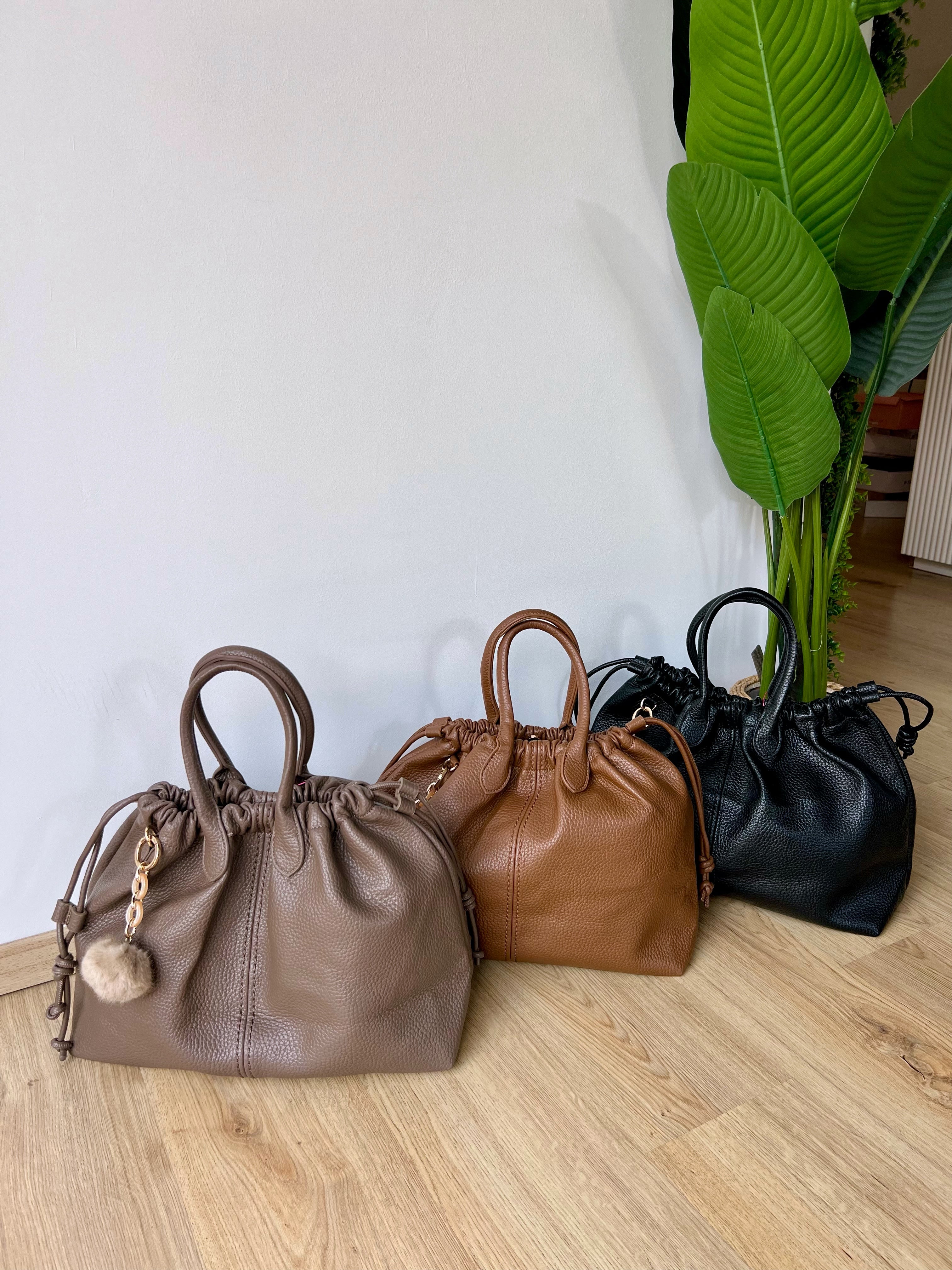 Borsa a sacco con ciondolo