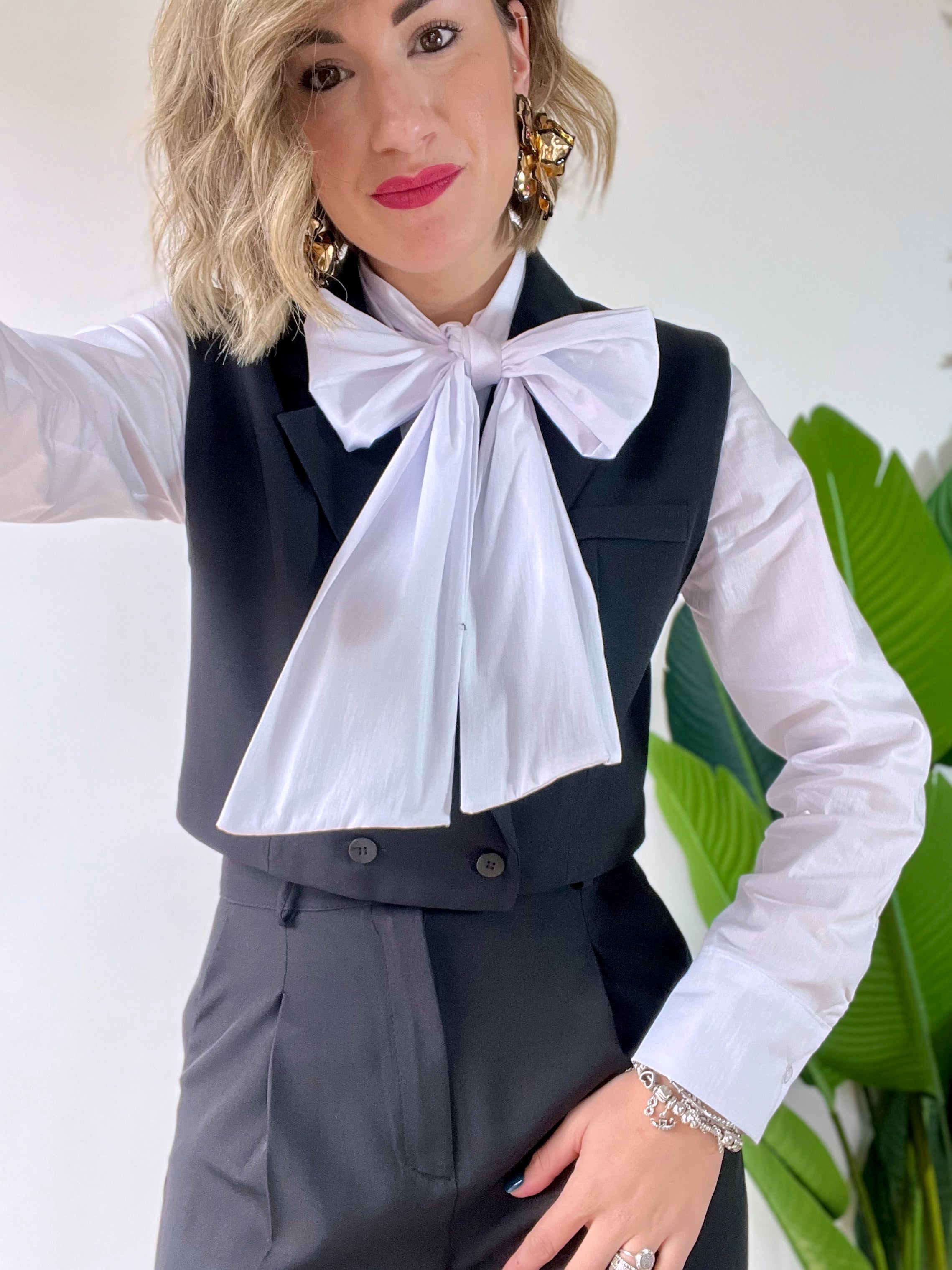 Camicia in cotone con collo fiocco