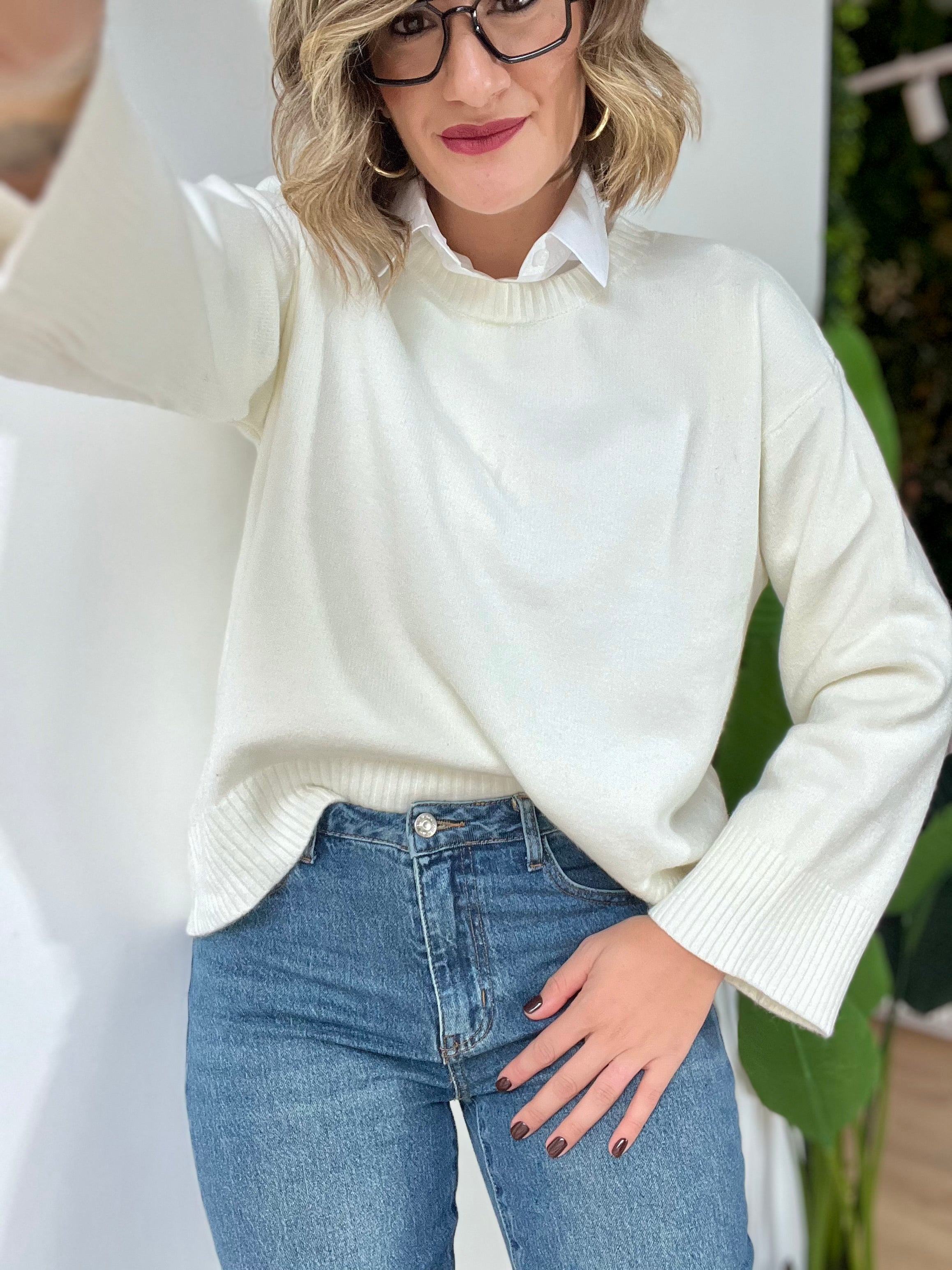 Maglioncino morbido basic con maniche ampie