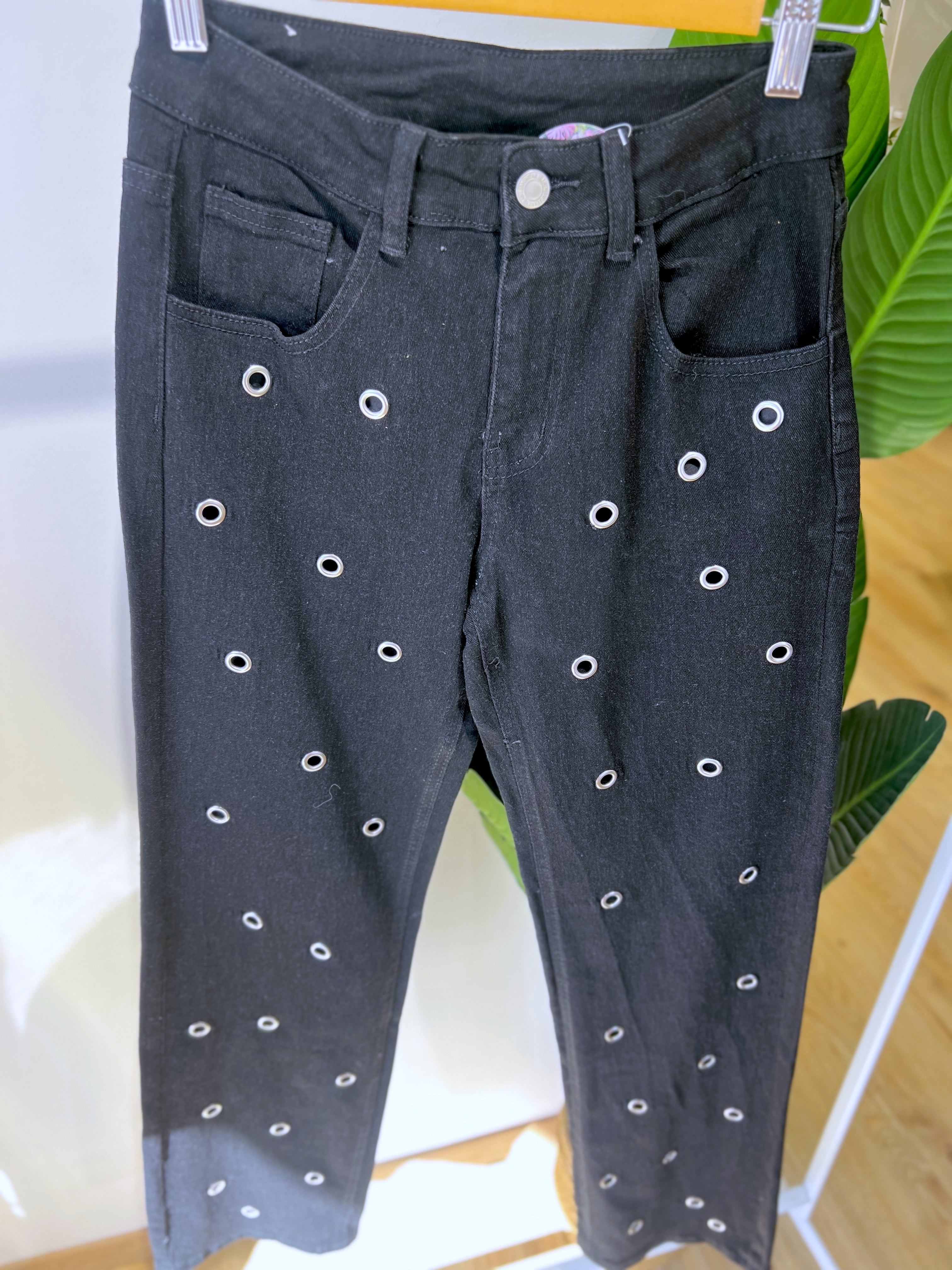 Jeans a palazzo nero con occhielli