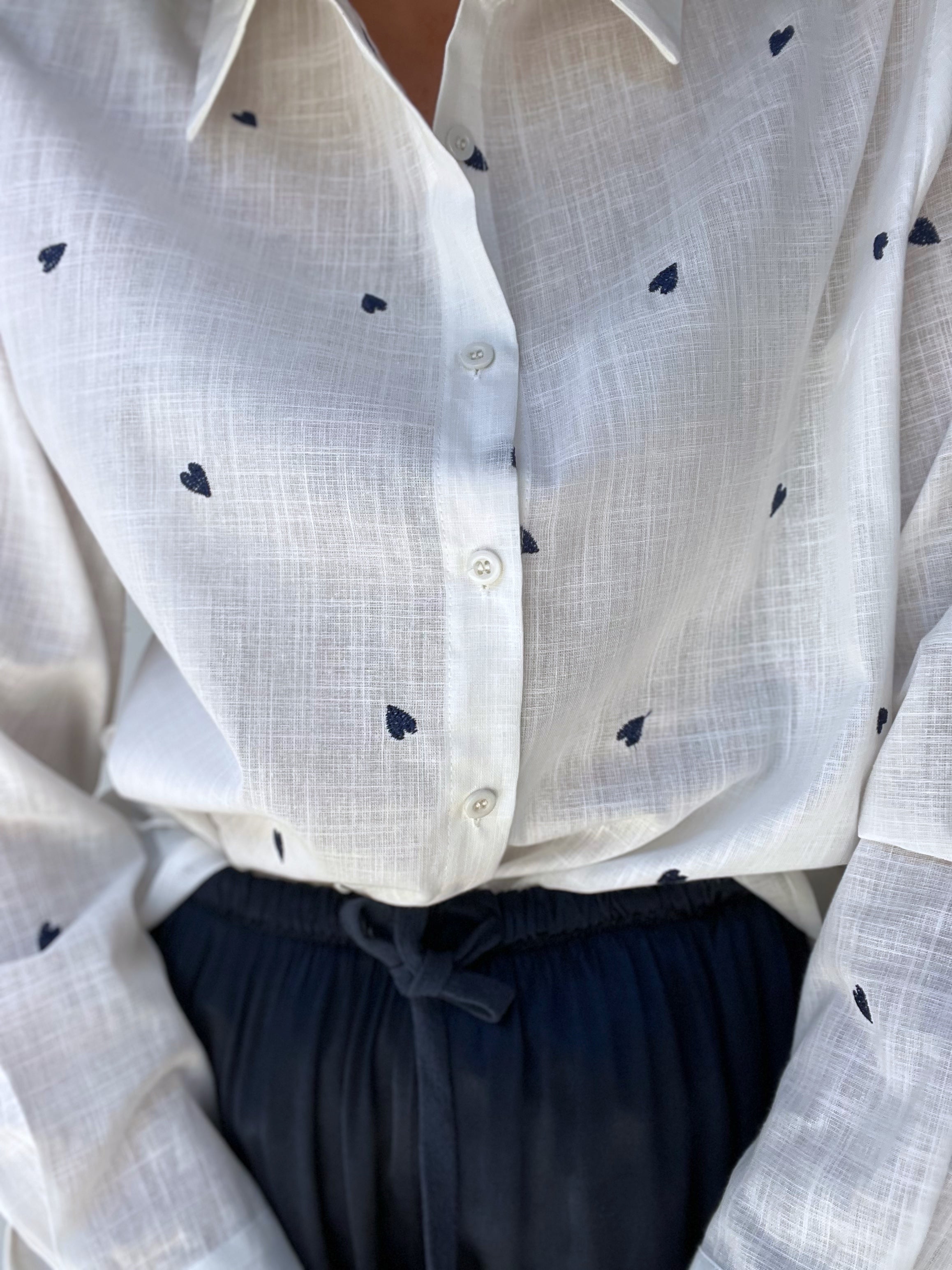 Camicia in cotone con cuoricini